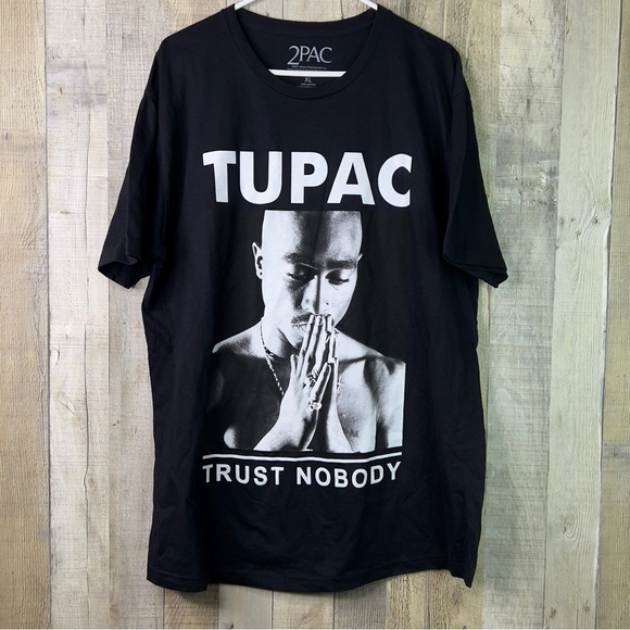 Tupac “The Legend” Singer Size XL Short Sleeve Crewneck Black & White T-Shirt - Picture 1 of 8